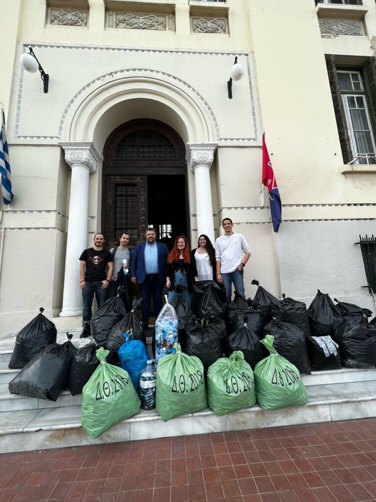Η Σχολή Στελεχών της Χ.Α.Ν.Θ. δωρίζει καπάκια στον Δήμο Θεσσαλονίκης